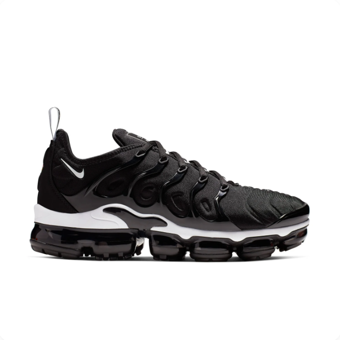 Nike Black & White Low-Top Sneakers | Wave Overlays & Segmented Air Sole